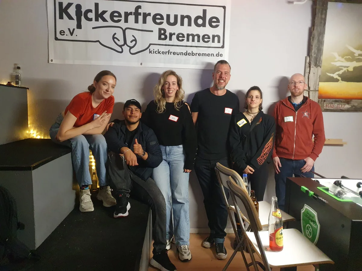 Gruppenfoto bei der Kickerparty